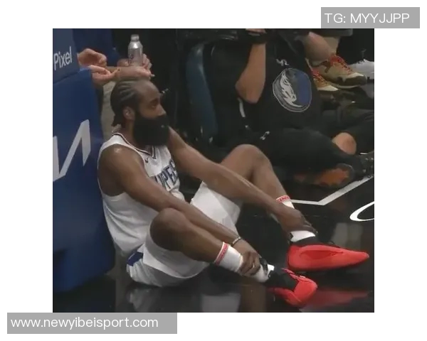 哈登季前赛表现低迷场均仅得6分助攻77次命中率惨淡引发热议 哈登季前赛表现低迷场均仅得6分助攻77次命中率惨淡引发热议