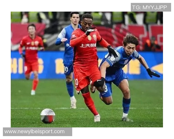 上海海港全力备战新赛季加布里埃尔回归训练场积极恢复状态