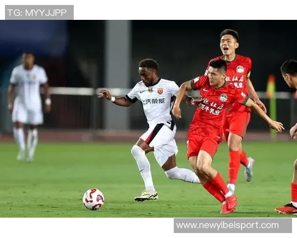 上海海港全力备战新赛季加布里埃尔回归训练场积极恢复状态