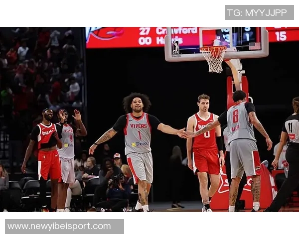 小斯重返赛场展现壮实身材太阳揭幕战再现昔日小霸王风采 小斯重返赛场展现壮实身材太阳揭幕战再现昔日小霸王风采