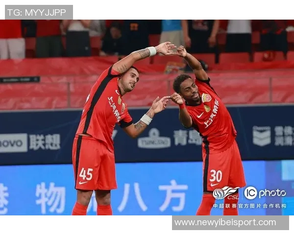 上海海港全力备战新赛季加布里埃尔回归训练场积极恢复状态 上海海港全力备战新赛季加布里埃尔回归训练场积极恢复状态