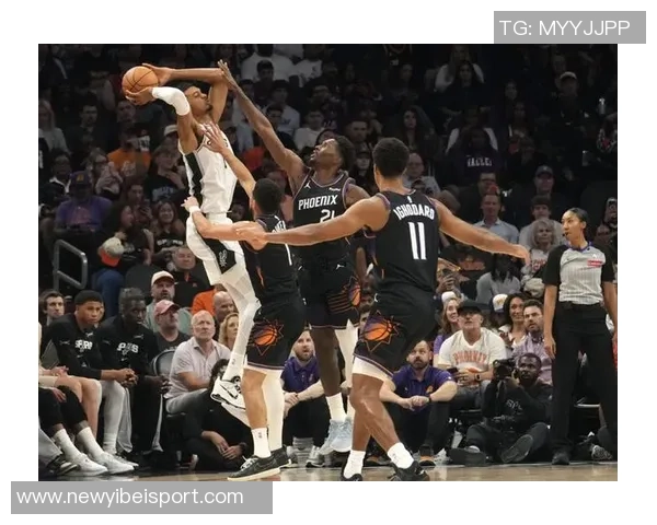 里德表现低迷全场仅得6分9板三分球命中率惨淡